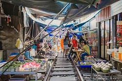 ตลาดร่มหุม จังหวัดสมุทรสงคราม